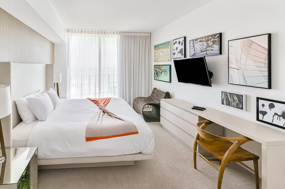 Bed, TV and multimedia, Bedroom