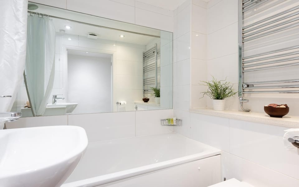Bathroom, Spa and wellness centre/facilities