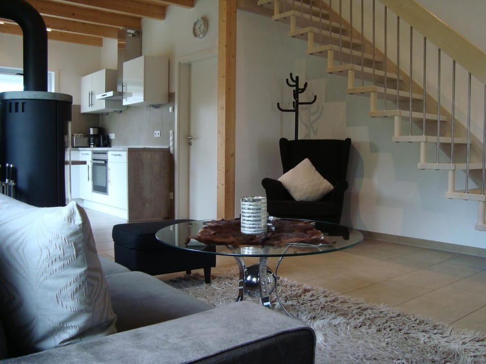 Kitchen or kitchenette, Living room, Seating area, Dining area