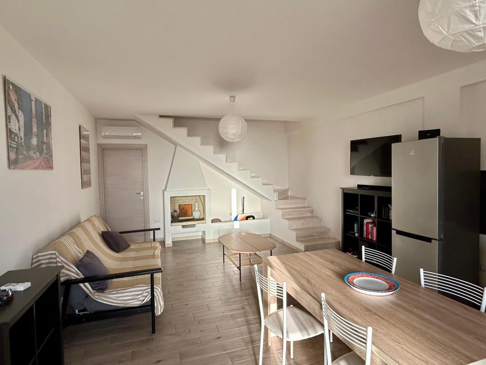 Living room, Dining area