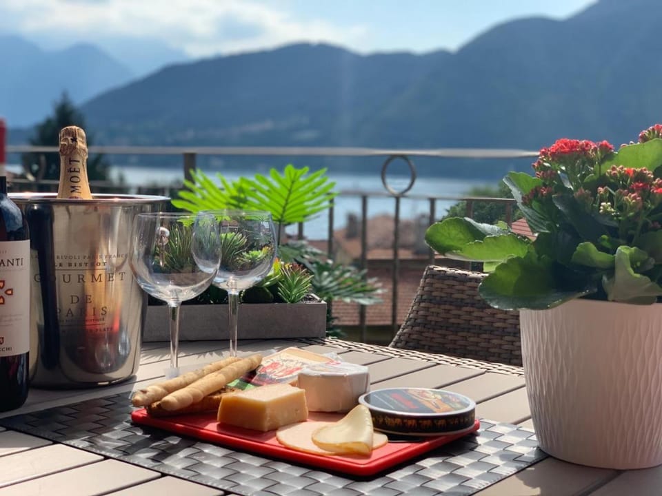 Balcony/Terrace, Lake view