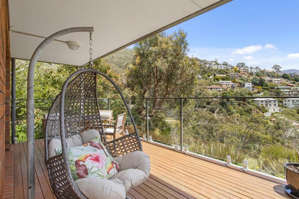 The View 2 bed unit with stunning Hobart outlook Apartment in Tasmania