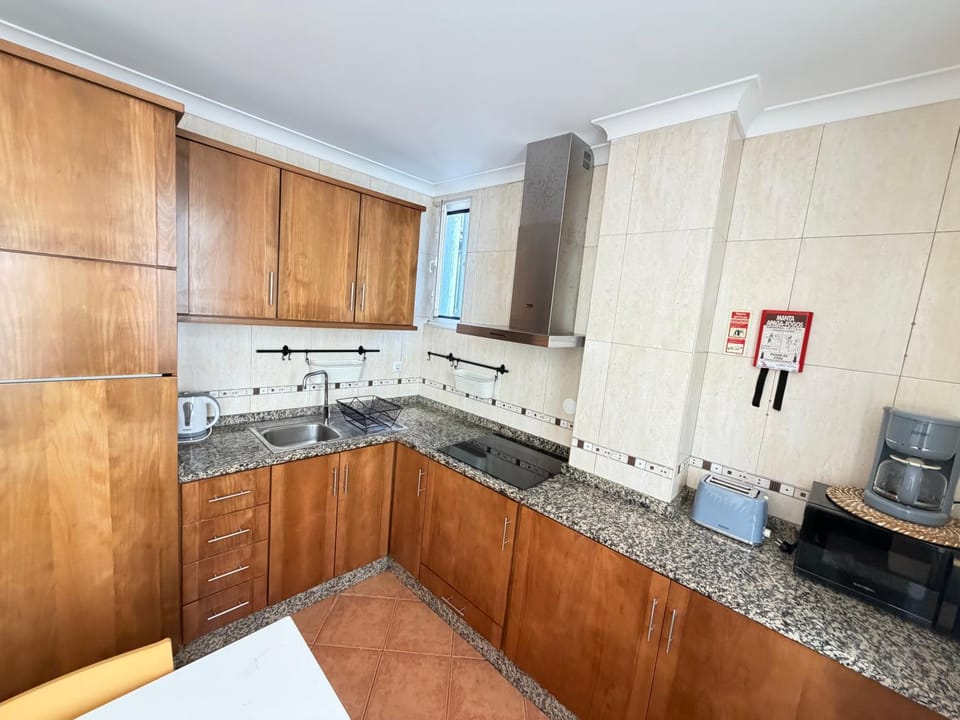 Kitchen or kitchenette, Dining area, stove