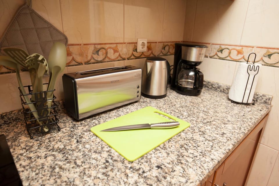 Coffee/tea facilities, Kitchen or kitchenette