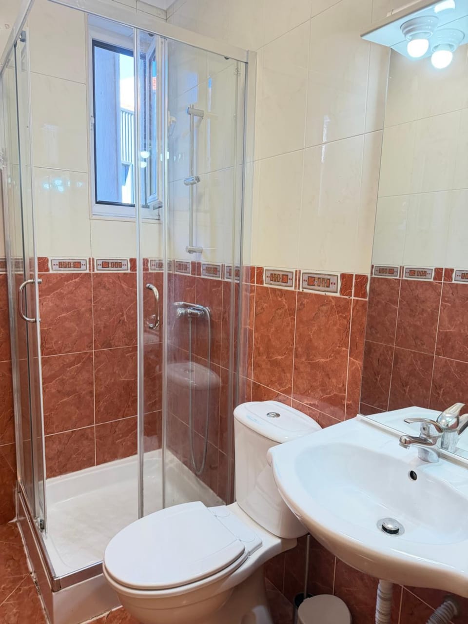 Shower, Toilet