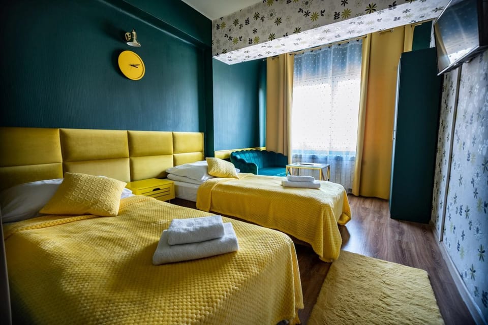 Bed, Photo of the whole room, towels