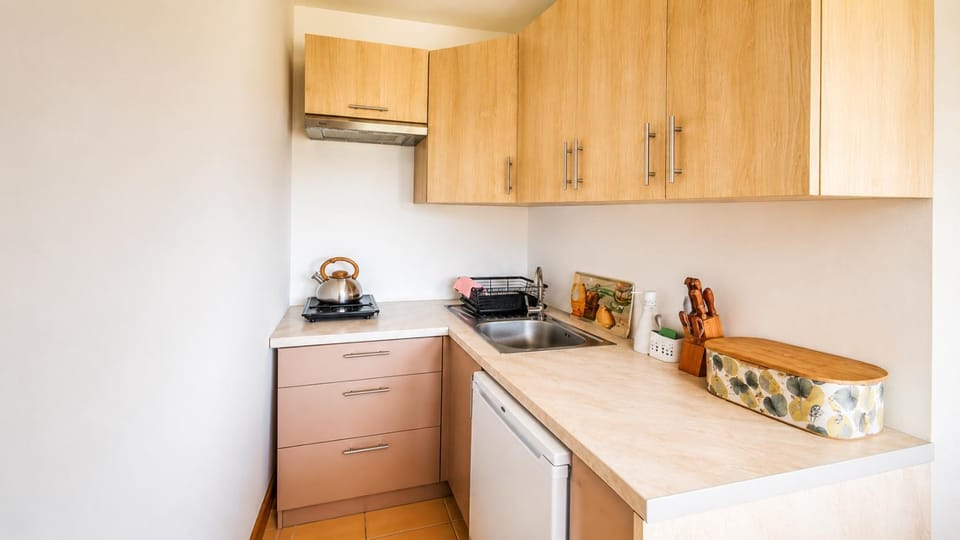 Property building, Kitchen or kitchenette, On site, Family, stove