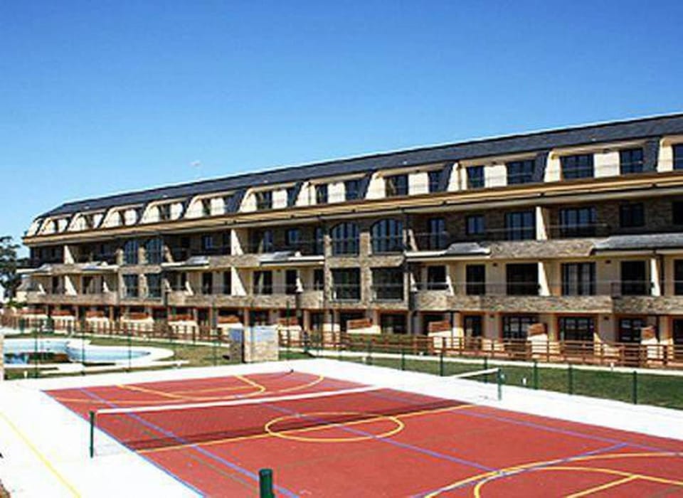 Tennis court, Swimming pool