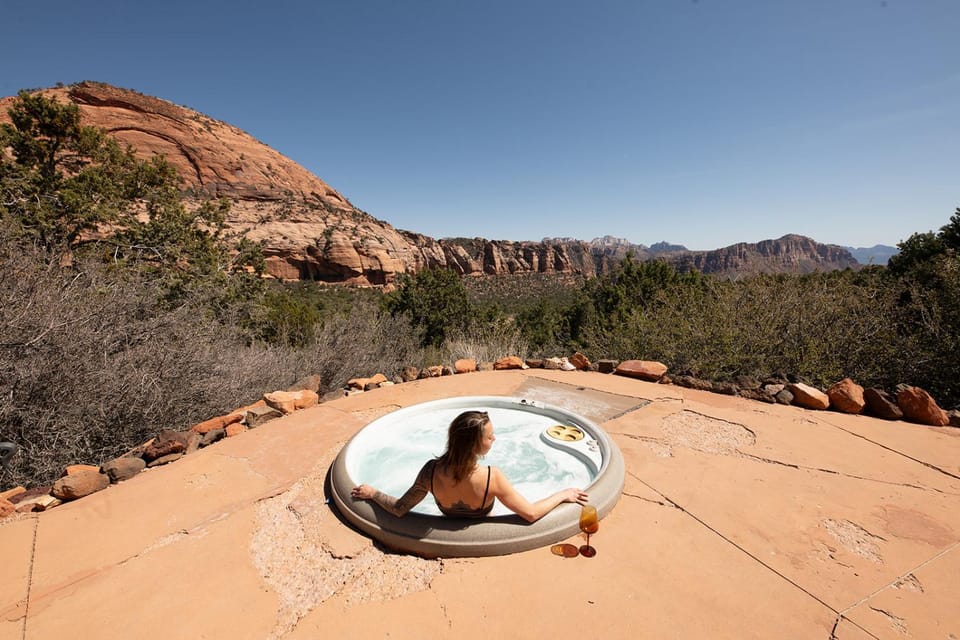 Patio, People, Natural landscape, Hot Tub, Balcony/Terrace, Balcony/Terrace, Mountain view, Location