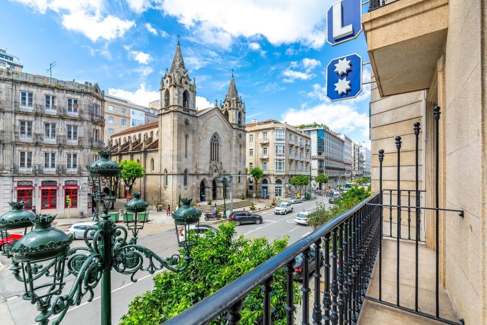 Nearby landmark, Neighbourhood, View (from property/room), Balcony/Terrace, City view, Street view