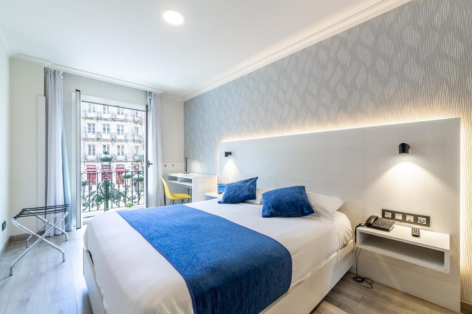 Bed, Photo of the whole room