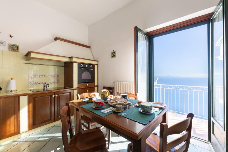 Natural landscape, View (from property/room), Balcony/Terrace, Kitchen or kitchenette, Food and drinks, Dining area, Food, Sea view