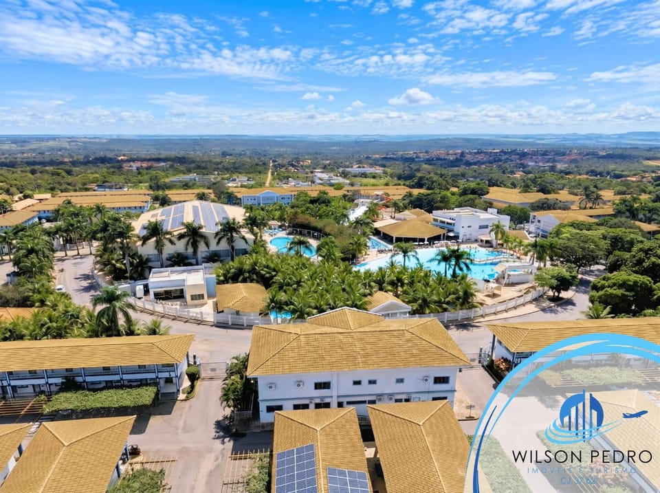 Property building, Neighbourhood, Pool view, Location