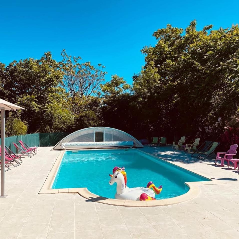 Day, Natural landscape, Pool view, Swimming pool, sunbed
