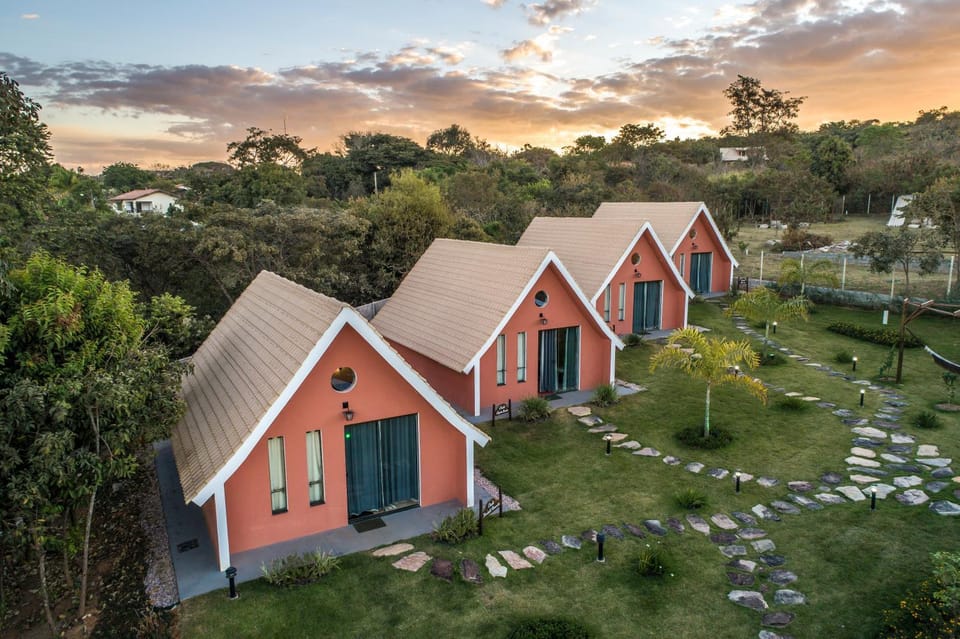 Property building, Day, Natural landscape, Garden, Garden view