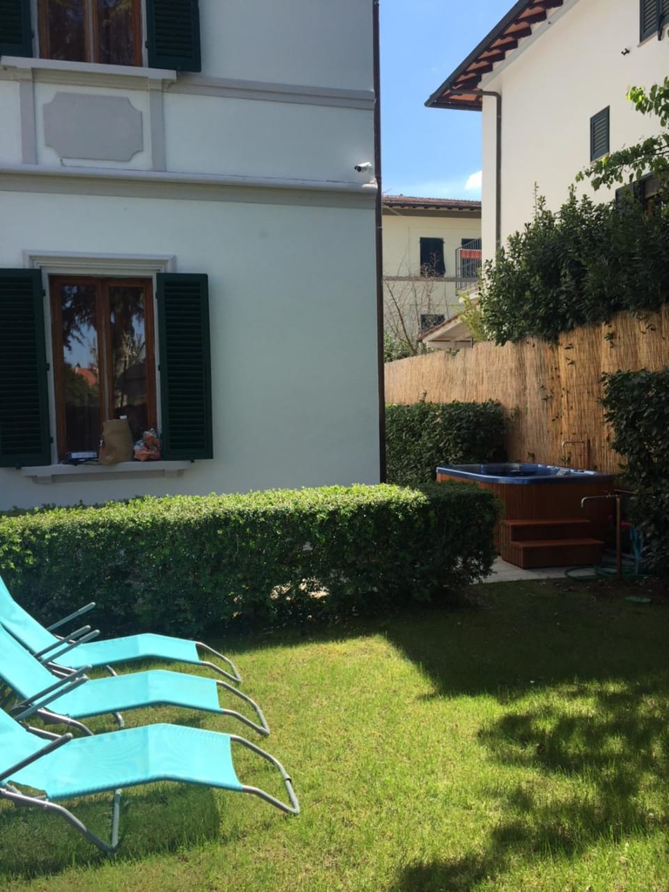 Property building, Garden, Swimming pool