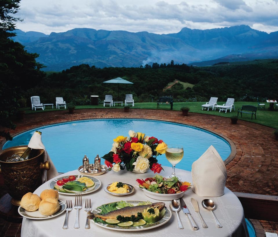 Restaurant/places to eat, Swimming pool