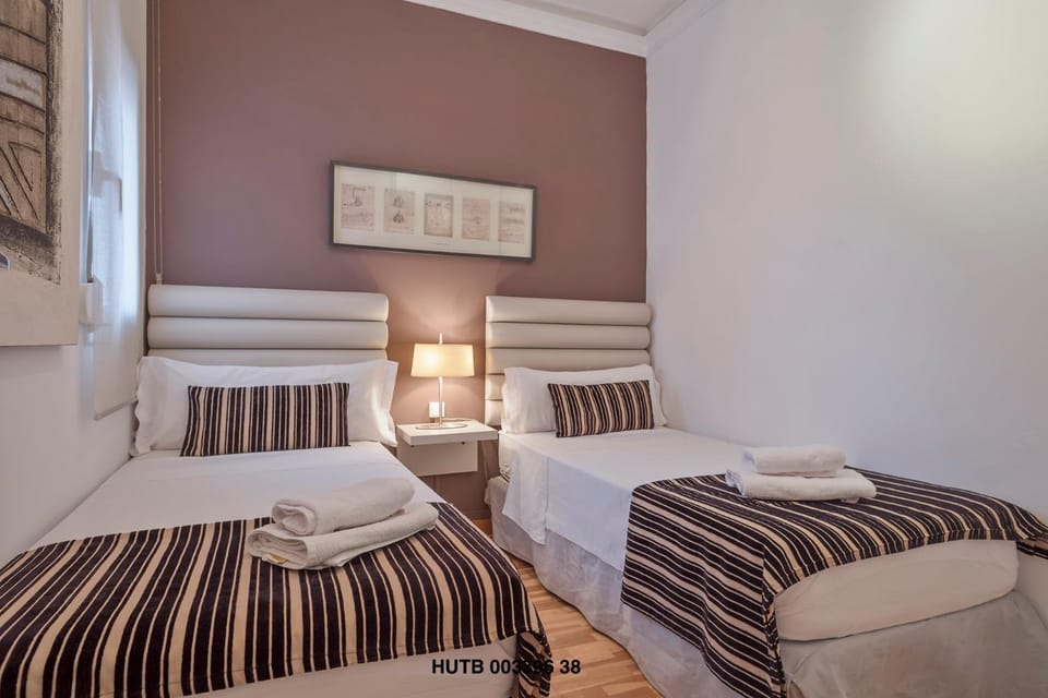 Day, Bedroom, On site