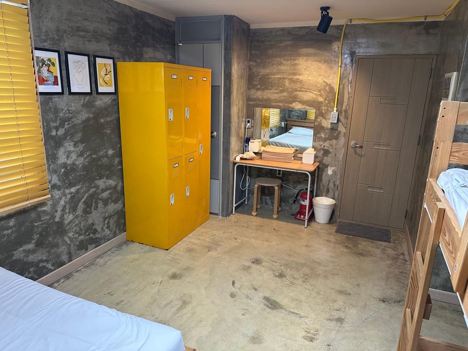 Bedroom, wardrobe
