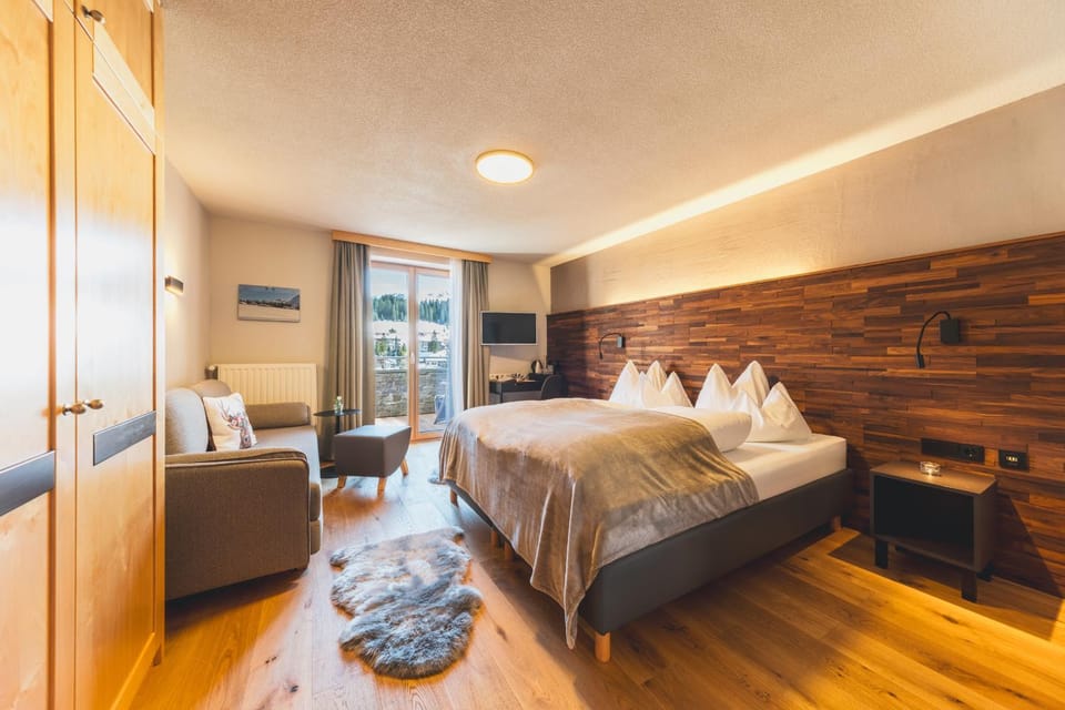 Spring, Bed, Winter, Summer, Hot Tub, Sauna, Steam room, Bathroom, TV and multimedia, Coffee/tea facilities, Balcony/Terrace, Photo of the whole room, Seating area, Cycling, Cycling, Bedroom, Autumn, Mountain view, Breakfast, Buffet breakfast, Bath, Parking, internet, towels