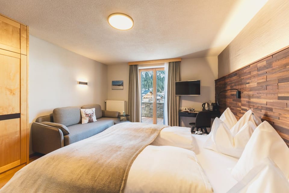 Spring, Bed, Winter, Summer, Hot Tub, Sauna, Steam room, Bathroom, TV and multimedia, Coffee/tea facilities, Balcony/Terrace, Photo of the whole room, Seating area, Cycling, Cycling, Bedroom, Autumn, Breakfast, Buffet breakfast, Bath, Parking, internet