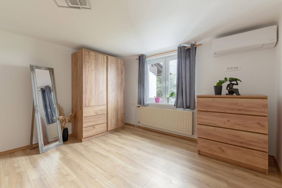 Bedroom, furniture, air conditioner