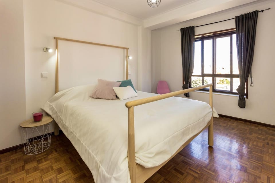 Restaurant/places to eat, Spring, Bed, Day, People, Neighbourhood, Winter, Summer, Photo of the whole room, Decorative detail, Bedroom, Autumn, On site, Guests, Supermarket/grocery shop, children, Family