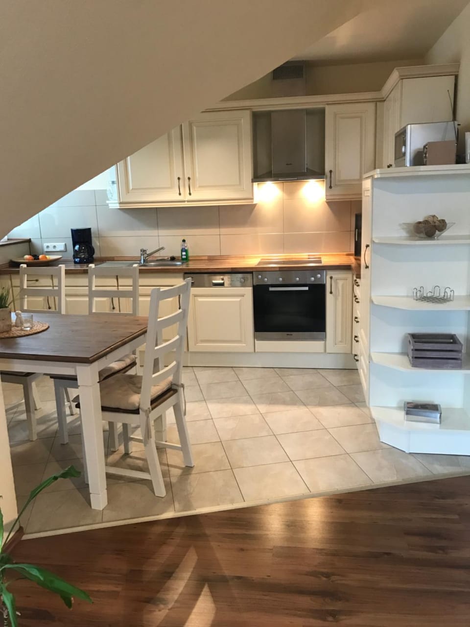 Kitchen or kitchenette, Seating area, Dining area