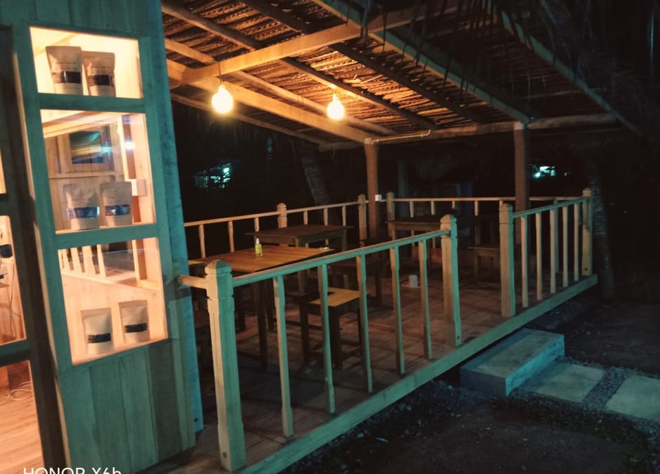 Property building, Restaurant/places to eat, Night