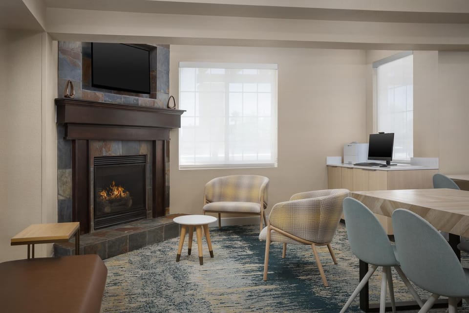 TV and multimedia, Business facilities, Seating area, fireplace