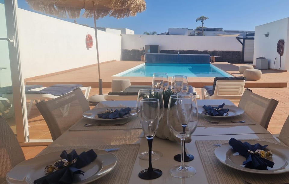 Swimming pool, Breakfast