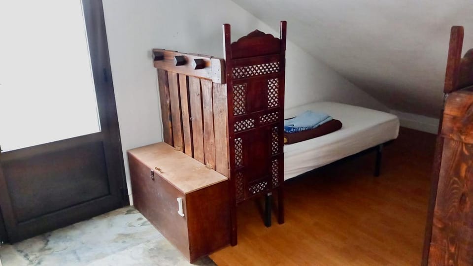Bed, Bedroom, microwave, towels