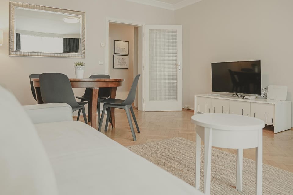 TV and multimedia, Living room, Dining area