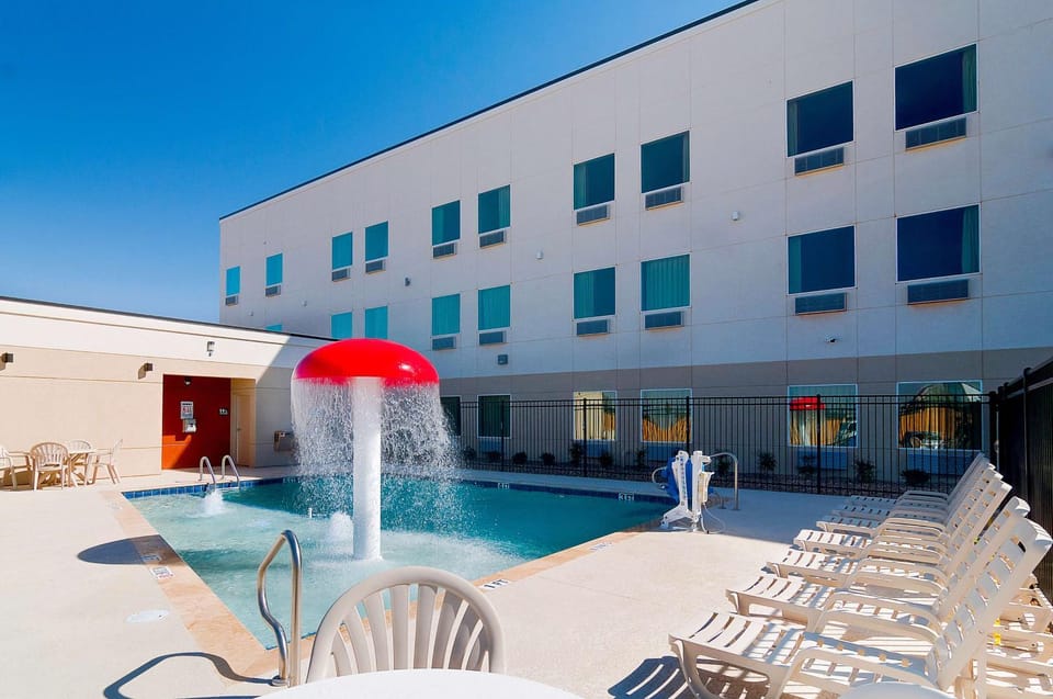 Day, On site, Pool view, Swimming pool, Swimming pool, Time of day