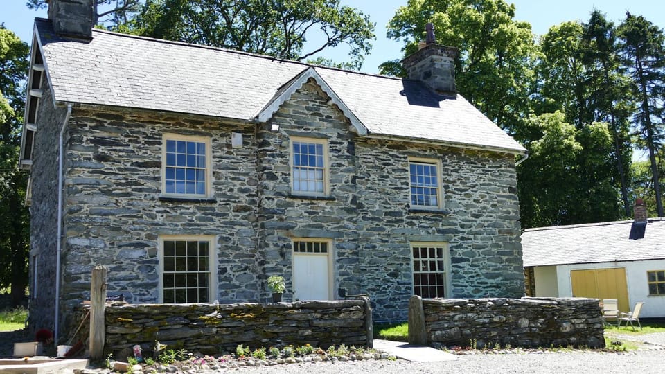 cosy ground floor disabled friendly room in farm house Bed and Breakfast in Wales