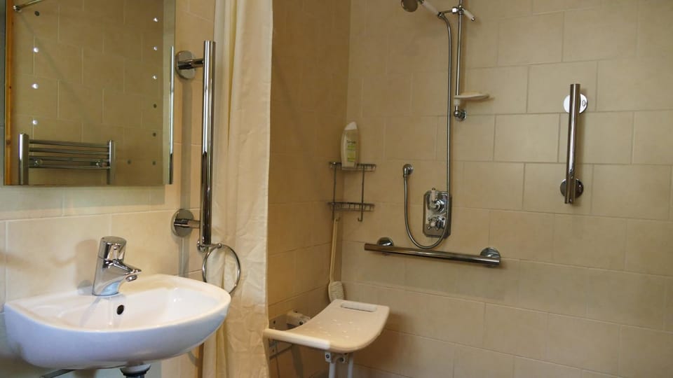 cosy ground floor disabled friendly room in farm house Bed and Breakfast in Wales