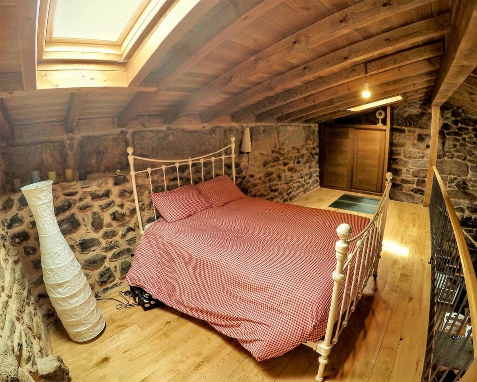 Bed, Photo of the whole room, Decorative detail