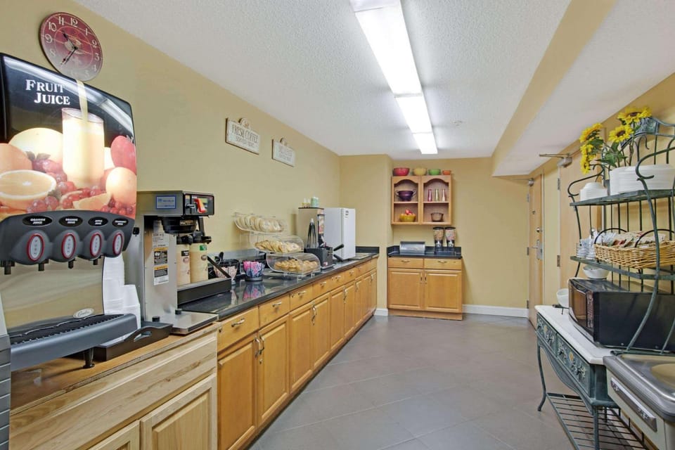 Restaurant/places to eat, Dining area, On site, Breakfast