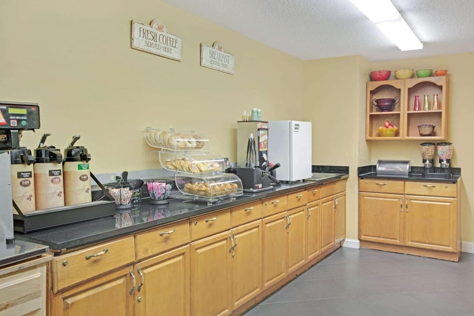 Restaurant/places to eat, Dining area, On site, Breakfast