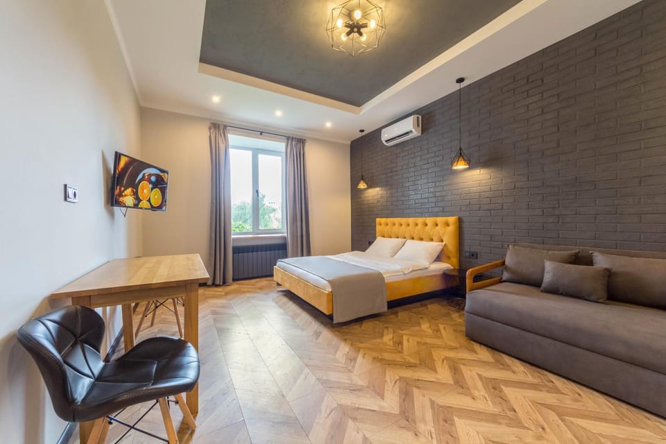 Bed, TV and multimedia, Photo of the whole room, Bedroom