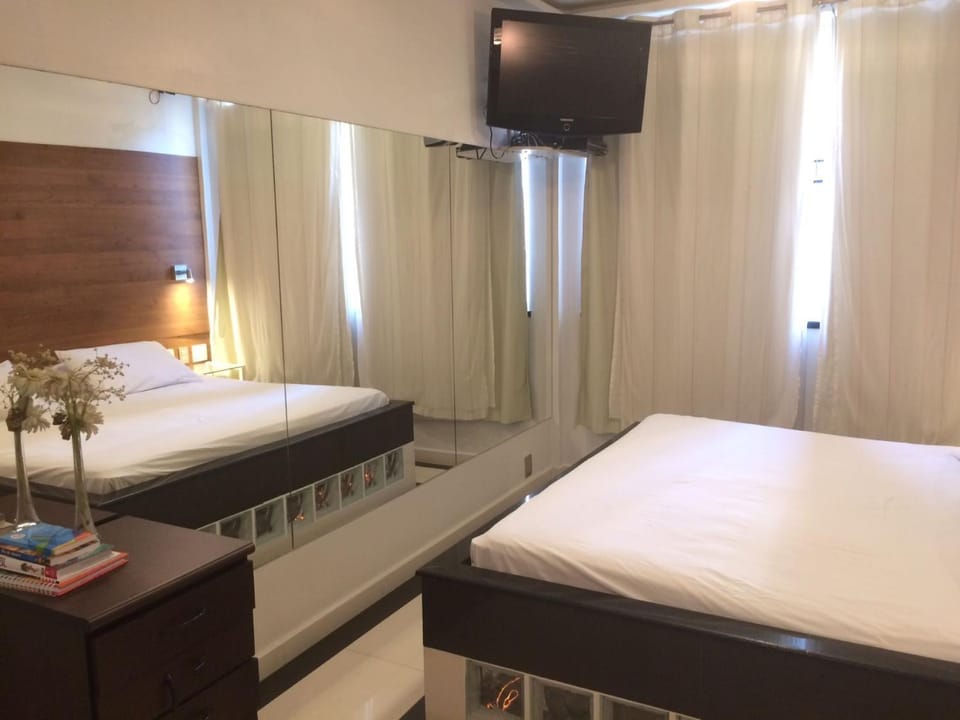 Perto da praia de Copacabana, 150 metros da praia, entre postos 5 e 6 Apartment in Rio de Janeiro