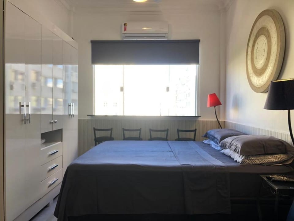 Entre Copacabana e Ipanema, 300 metros da praia, entre postos 5 e 6 Apartment in Rio de Janeiro