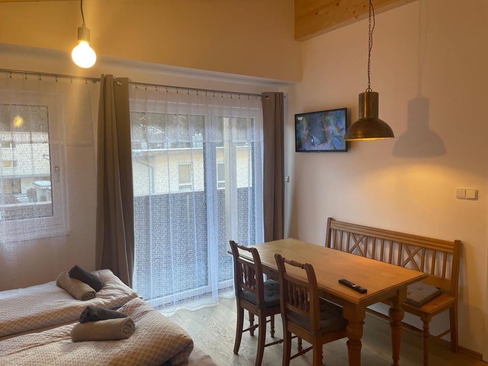 Bed, Living room, Photo of the whole room, Seating area, Dining area