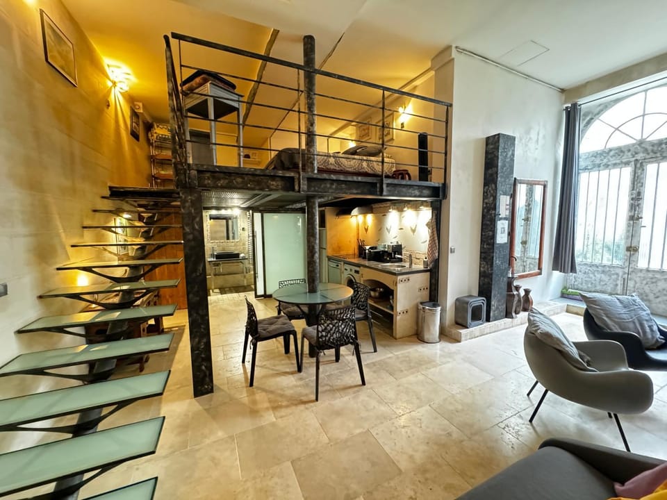 Kitchen or kitchenette, Living room, Seating area