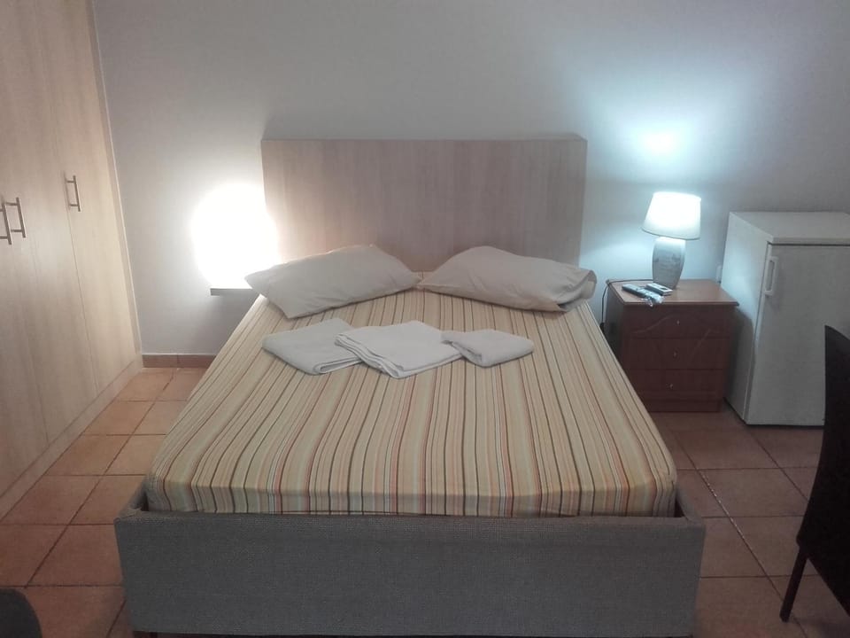 Bed, Living room