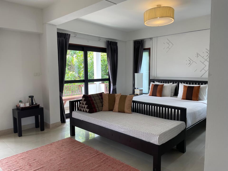 Bed, View (from property/room), Photo of the whole room, Bedroom