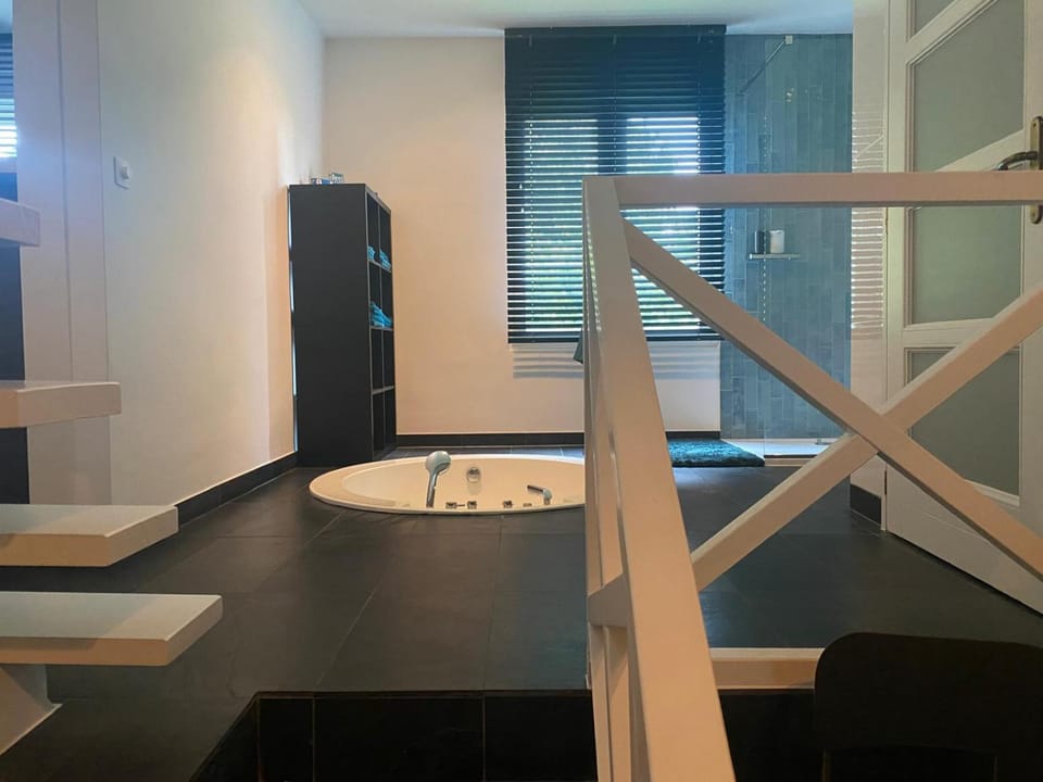 Bathroom, Spa and wellness centre/facilities