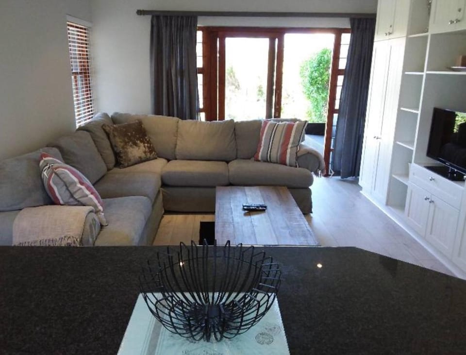 Living room, Photo of the whole room