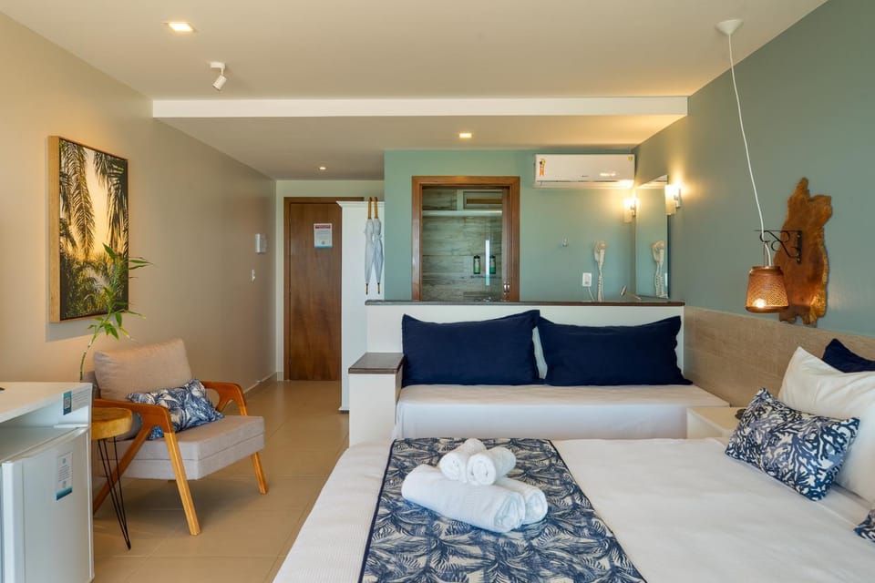 Bed, Bathroom, Photo of the whole room, Bedroom, towels