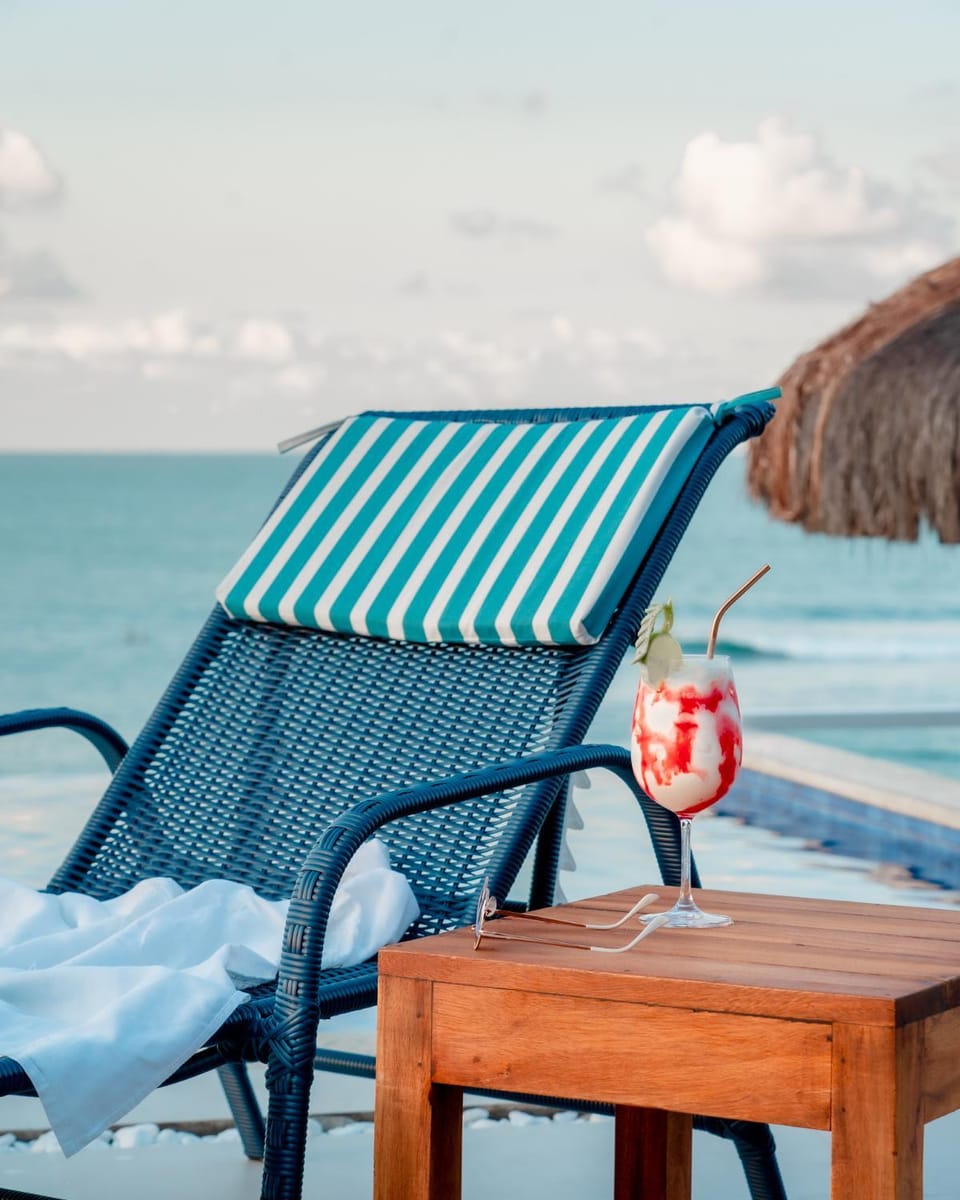 Beach, Swimming pool, Alcoholic drinks